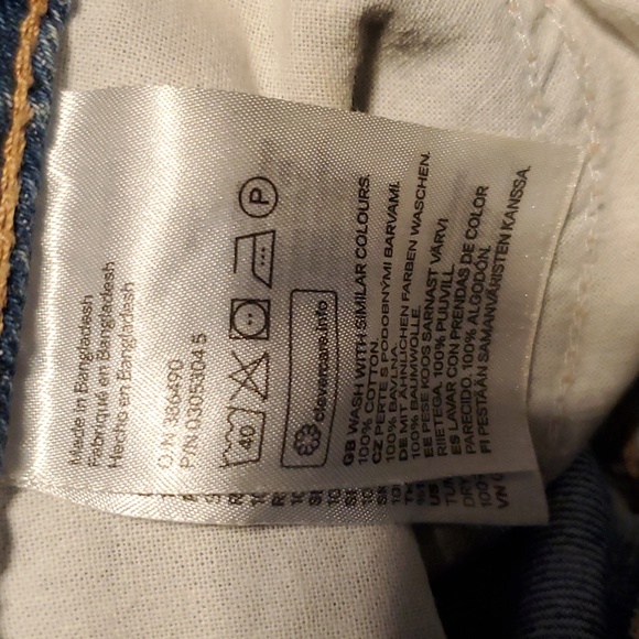 H & M Divided Denim Shorts - Picture 4 of 4